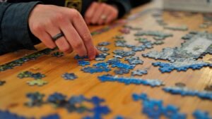 How to Choose the Right Jigsaw Puzzle Based on Skill Level